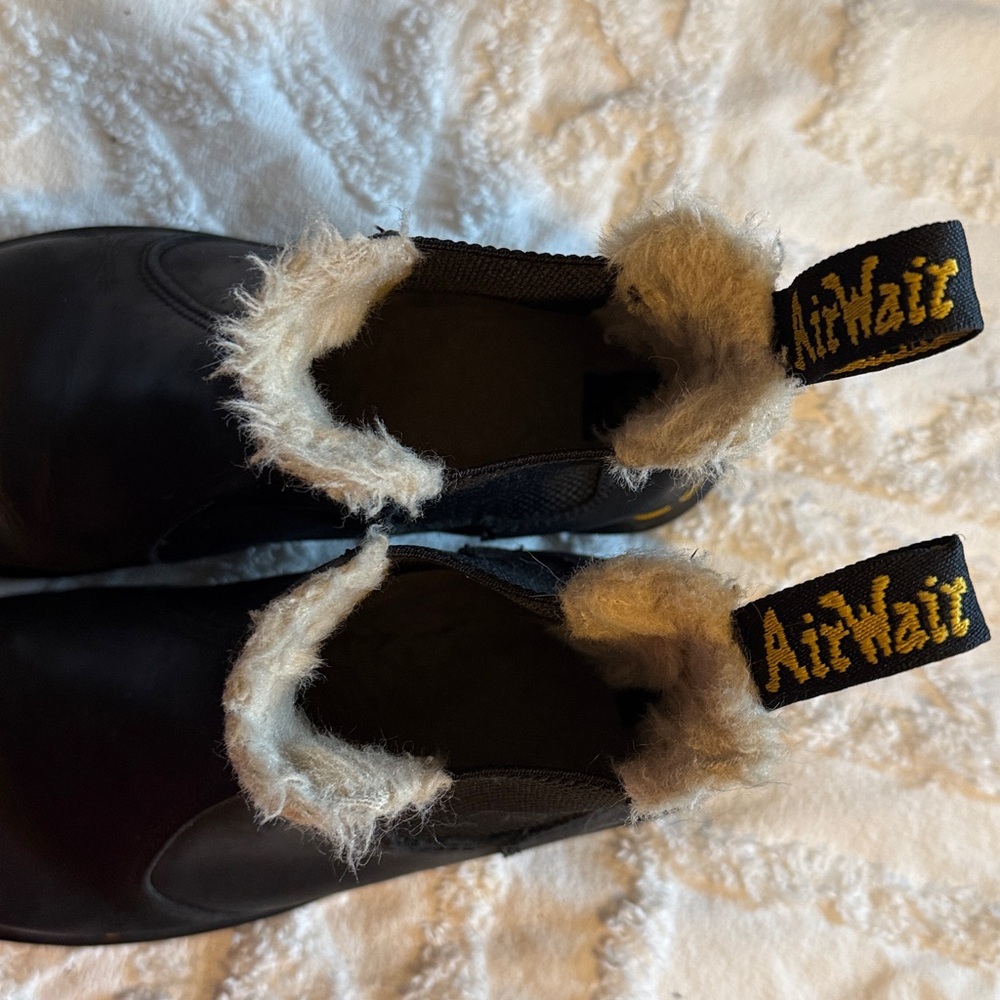 Dr. Martens Faux Fur Lined, Leather Chelsea Boots EU size 41. - Picture 4 of 6